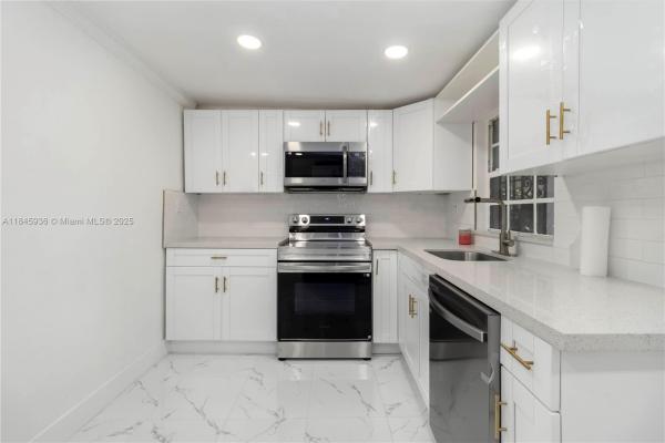 Welwyn Manor, 6237 SW 22nd St, Miramar, Florida 33023, image 2