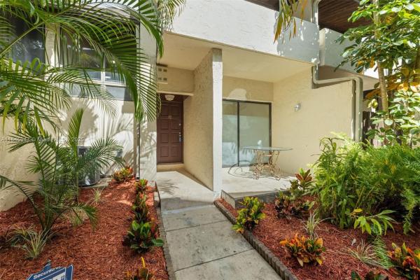 19460 NE 26 Ave 12b, Unincorporated Dade County, Florida 33180, image 1