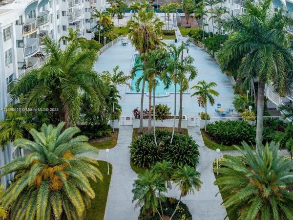 496 NW 165th St Rd #D-412, Unincorporated Dade County, Florida 33169, image 1