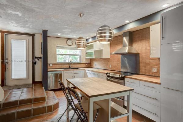 1715 NE 142nd St, Miami, Florida 33181, image 1