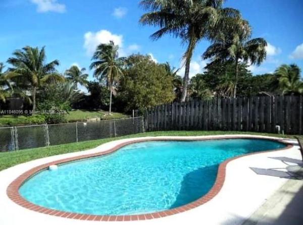 Windward Isle, 11841 NW 41st St, Sunrise, Florida 33323, image 2