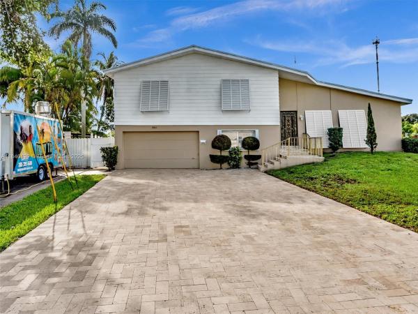 Miramar Isles, 3917 E Lake Pl, Miramar, Florida 33023, image 1