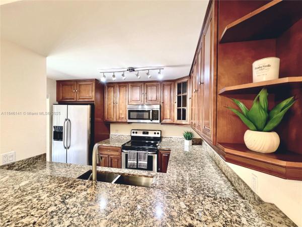 Village Of Sandalwood Lakes North, 182 Charter Way, West Palm Beach, Florida 33407, image 1