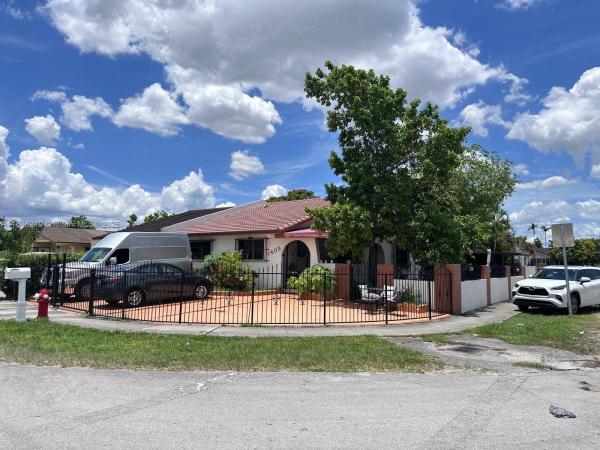 Las Villas, 1405 W 38th Pl B, Hialeah, Florida 33012, image 1