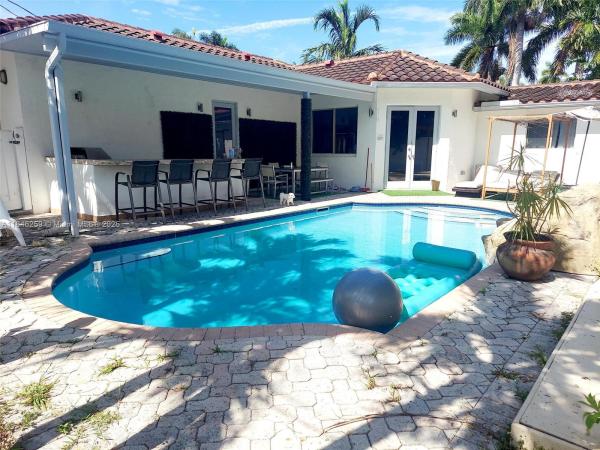 Country Club Homes, 1116 N 13th Ct, Hollywood, Florida 33019, image 1