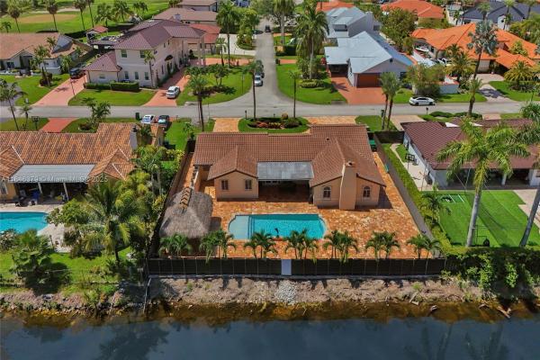 7135 N Augusta Dr, Hialeah, Florida 33015, image 1