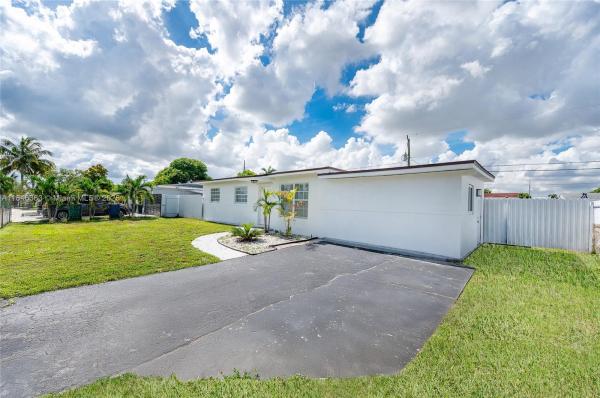 5420 NW 182nd St, Miami Gardens, Florida 33055, image 1