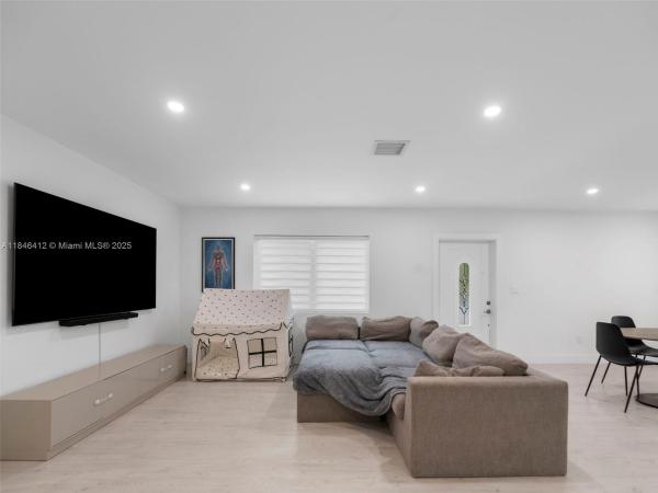Royale Green, 5203 SW 128th Pl, Kendale Lakes, Florida 33175, image 2