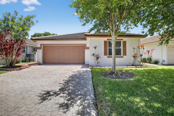 Lakes Of Newport, 7306 NW 1st Mnr, Plantation, Florida 33317, image 1