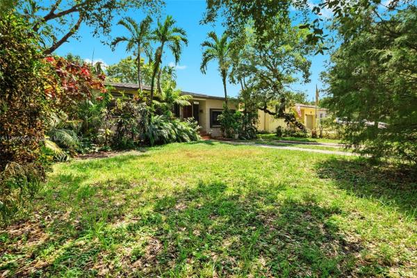 Country Club Estates, 156 Glendale Dr, Miami Springs, Florida 33166, image 3