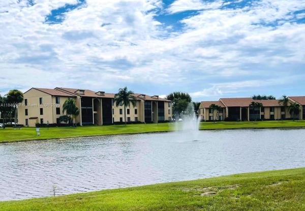 Pine Ridge North 4, 806 Sky Pine Way #H3, Greenacres, Florida 33415, image 1
