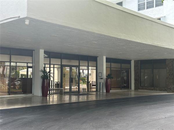 Ten Thousand Plaza, 10000 W Bay Harbor Dr #625, Bay Harbor Islands, Florida 33154, image 2