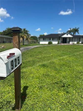 Sugarland Heights, 925 NE 18th St, Belle Glade, Florida 33430, image 2
