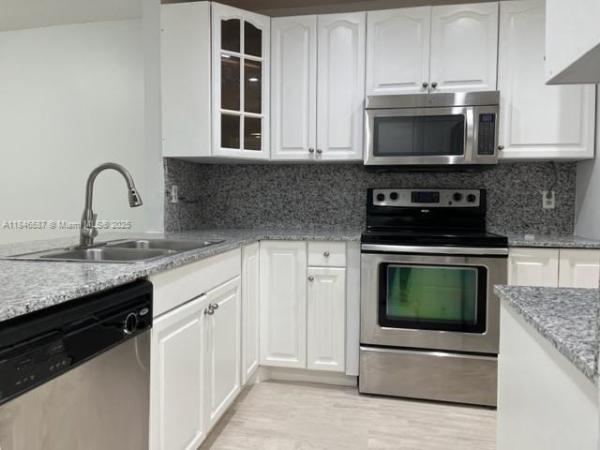 Villas Of Bonaventure, 447 Lakeview Dr #5, Weston, Florida 33326, image 1