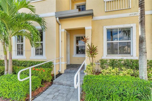 Fiji, 134 SE 28th Ter #6, Homestead, Florida 33033, image 2