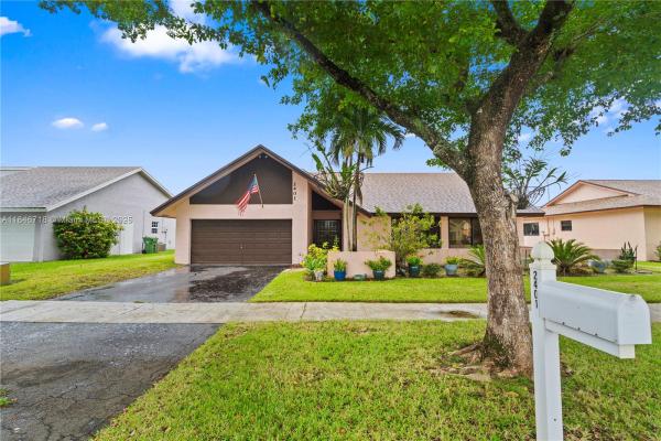 Woodbridge At Pembroke Lakes, 2401 NW 101st Ter, Pembroke Pines, Florida 33026, image 1