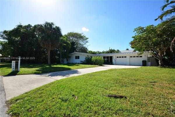 Lighthouse Point Residential, 2643 NE 26th Ter, Lighthouse Point, Florida 33064, image 2