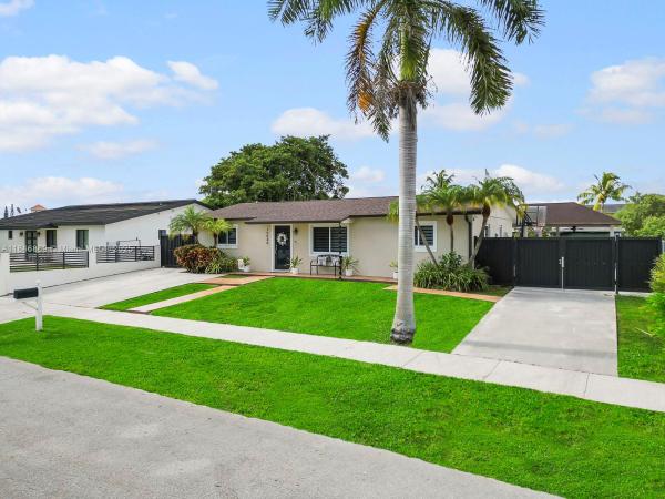 Caseil Heights, 15040 SW 306th St, Leisure City, Florida 33033, image 2