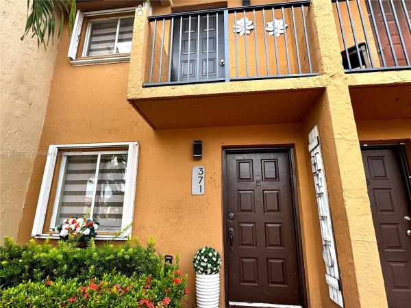 Mira Villas, 541 NW 82 Ct 371, Fountainebleau, Florida 33126, image 3