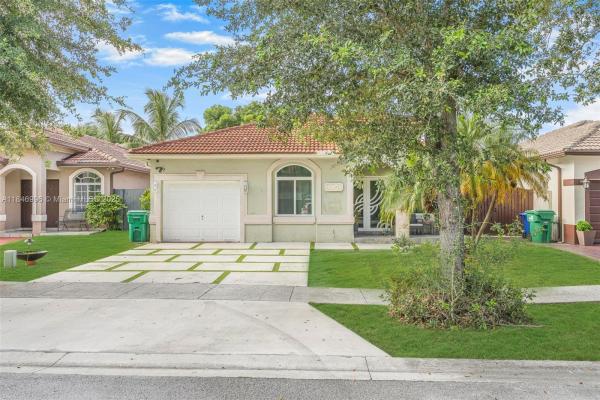 8041 NW 200th Ter, Hialeah, Florida 33015, image 1