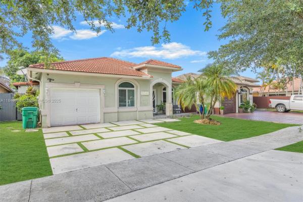 Maria Gardens, 8041 NW 200th Ter, Hialeah, Florida 33015, image 2