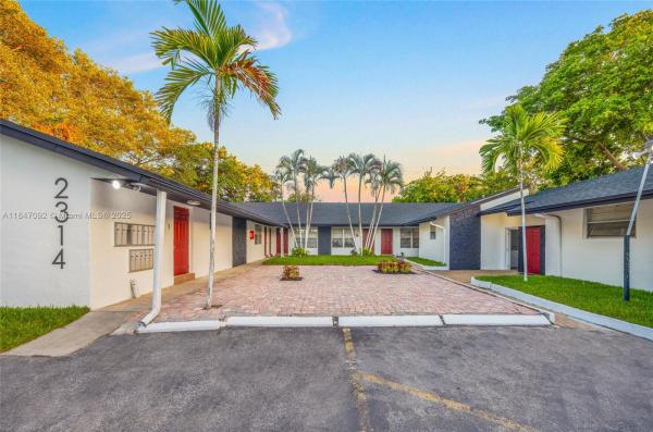 Hollywood Little Ranches, 2314 Polk St, Hollywood, Florida 33020, image 1