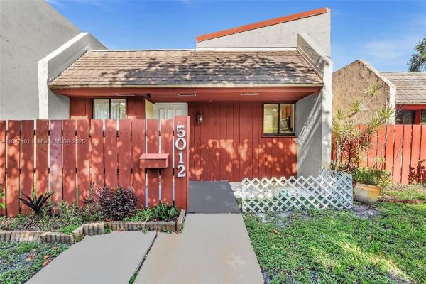 Twin Oaks Villas Of Broward, 5012 SW 40th Ave #5012, Fort Lauderdale, Florida 33312, image 1