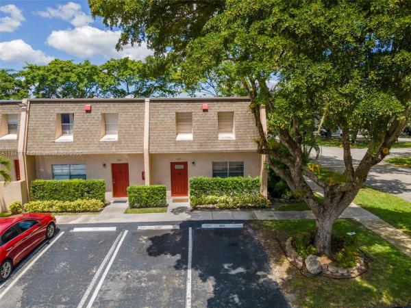 3327 Mallard Close #43, Pompano Beach, Florida 33064, image 1