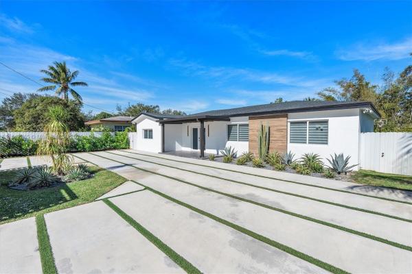 Biscayne Gardens, 225 NE 150th St, Golden Glades, Florida 33161, image 3