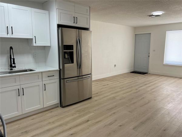 Radio Heights, 2251 NW 171st Ter, Miami Gardens, Florida 33056, image 2