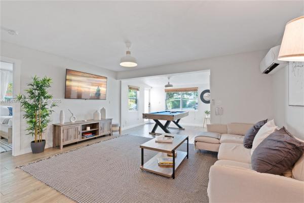 Croissant Park, 300 SW 23rd St #2, Fort Lauderdale, Florida 33315, image 1