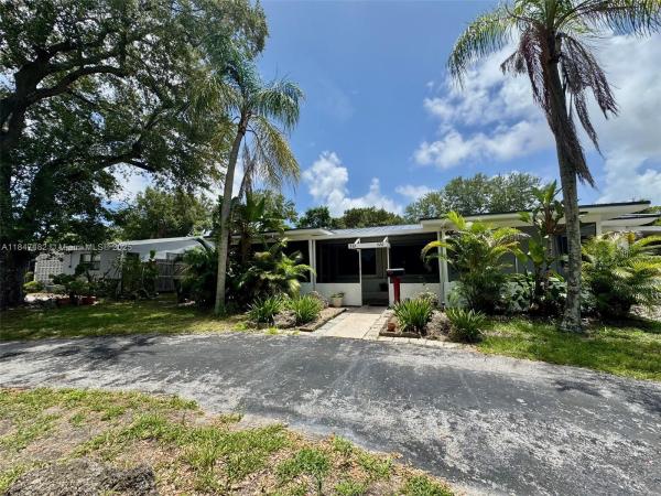 520 NE 137th St, Miami, Florida 33161, image 1