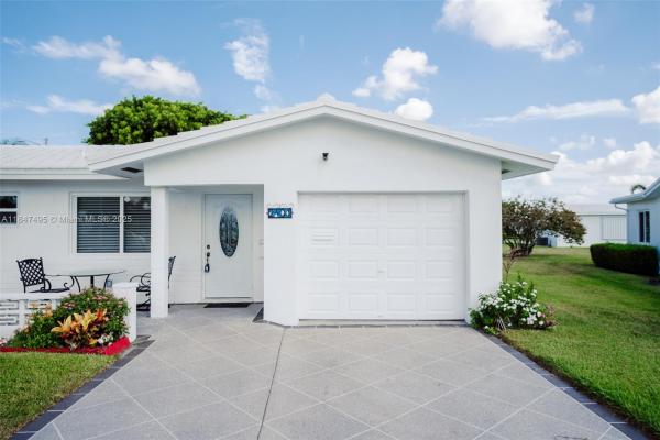 Palm Beach Leisureville, 2401 SW 11th Ave, Boynton Beach, Florida 33426, image 1