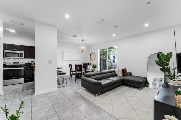 134 SE 28 Ter 10, Homestead, Florida 33033, image 1