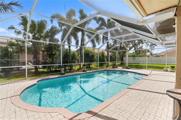 Pasadena Estates, 19410 NW 6th St, Pembroke Pines, Florida 33029, image 2