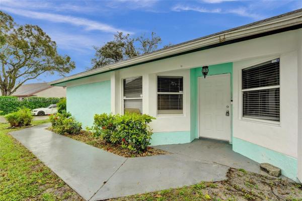 Hunter Glen, 1365 W Glen Oak Rd, North Lauderdale, Florida 33068, image 2