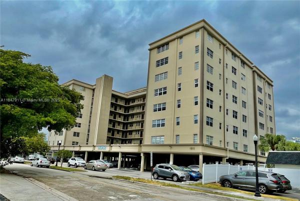 Telstar, 1811 Jefferson St #708, Hollywood, Florida 33020, image 1