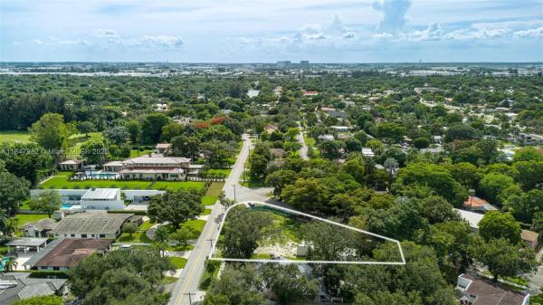 281 Hunting Lodge Dr, Miami, Florida 33166, image 1