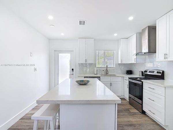 Sunshine, 3041 NW 69th Ter, Gladeview, Florida 33147, image 2
