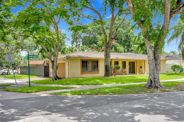 Miami Lakes Residential, 6851 S Miami Lakeway, Miami Lakes, Florida 33014, image 2