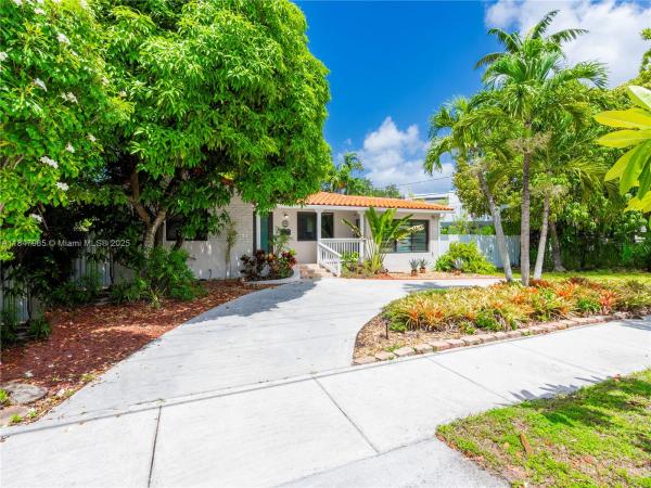 Country Club Estates, 32 Hammond Dr, Miami Springs, Florida 33166, image 2