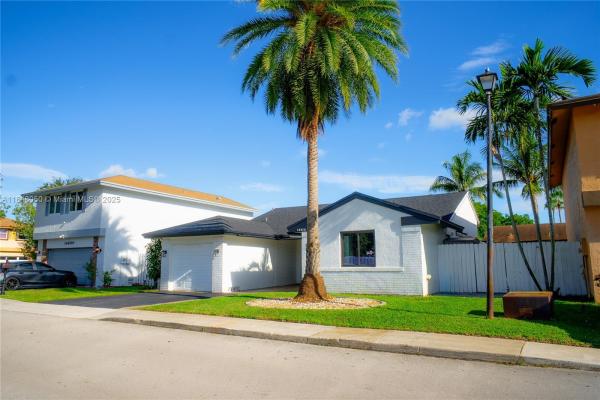 Shenandoah, 14610 Ashland Pl, Davie, Florida 33325, image 3