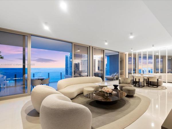 300 Biscayne Boulevard Way #4502E, Miami, Florida 33131, image 1