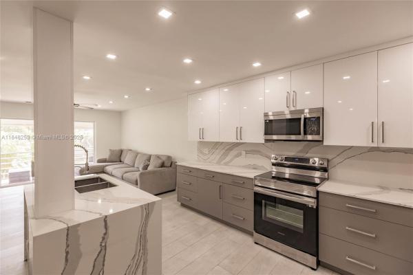 Sterling 56, 4100 N 58th Ave #208, Hollywood, Florida 33021, image 1