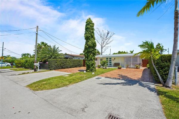 Coral Villas, 6525 SW 32nd St, Coral Terrace, Florida 33155, image 2
