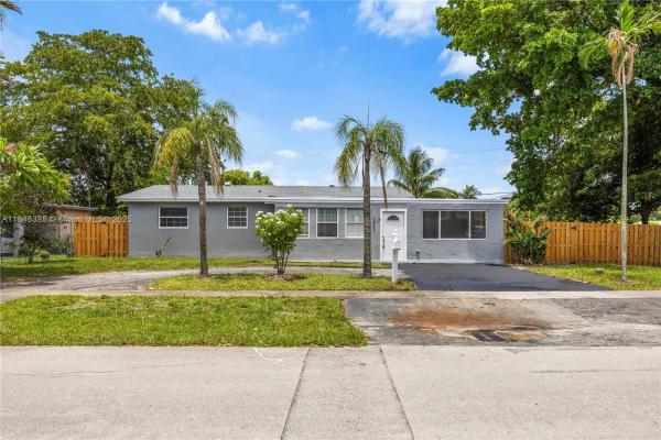 Bonnie Loch, 3851 NW 3rd Ter, Deerfield Beach, Florida 33064, image 1