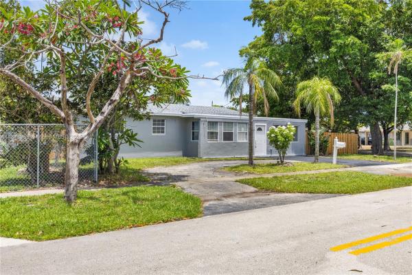 Bonnie Loch, 3851 NW 3rd Ter, Deerfield Beach, Florida 33064, image 2