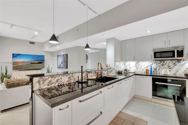 253 NE 2nd St 4003, Miami, Florida 33132, image 1