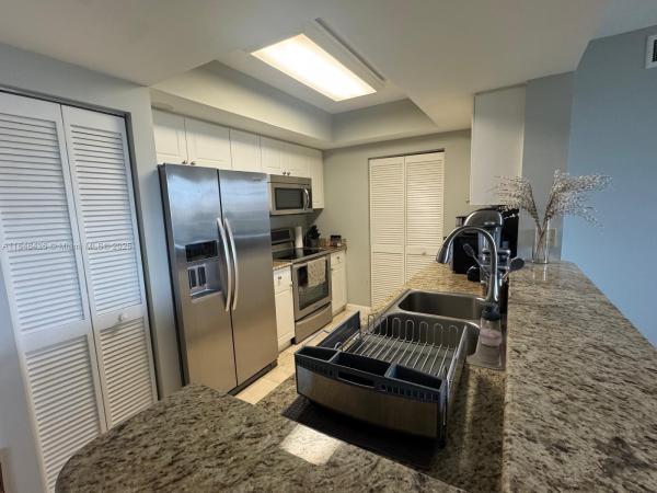 Turnberry On The Green, 19501 W Country Club Dr #907, Aventura, Florida 33180, image 1