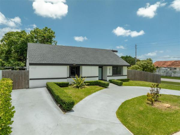 South Ridge Heights, 20735 SW 120th Ct, South Miami Heights, Florida 33177, image 2